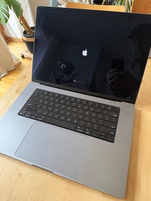 16'' Apple MacBook Pro M1 Pro 16 GB 2TB SSD - Space Grau