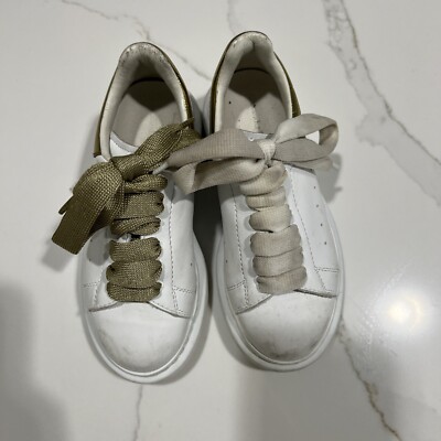 Alexander McQueen Kids White & Light Gray Suede Low-Top Sneakers Alexander McQueen - Exaggerated-Sole Suede-Trimmed Leather  main image 4