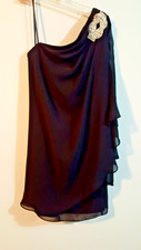XSCAPE DRESS w/BROACH-LIKE BLACK ONE-SHOULDER SIZE 4 - BEAUTIFUL MUST SEE!