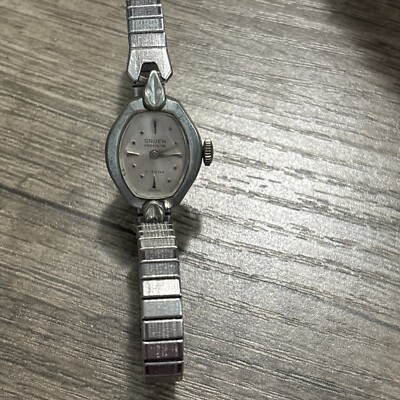 Gruen Vintage Women\'s Silver Small Thin Watch - Needs Battery Silver-tone Gruen Quartz Watch | Classic Gruen Women main image 3