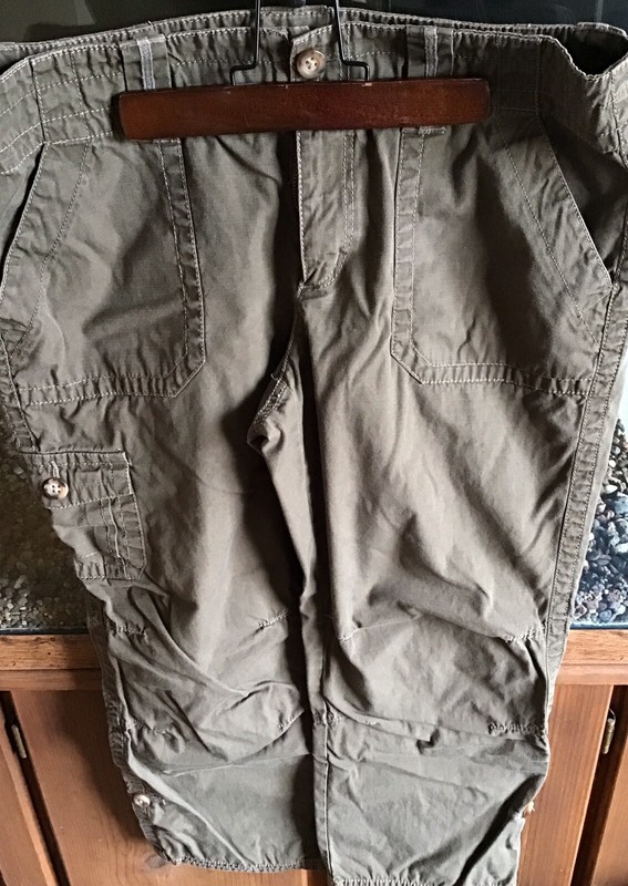 Ladies Eddie Bauer Capri Pants - Size 10 - Army Green