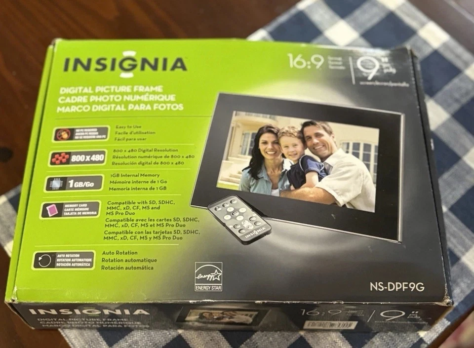 Insignia 9” Digital Photo Frame NS-DPF9G w/ Remote & Power — Tested Working - Image 2 of 4