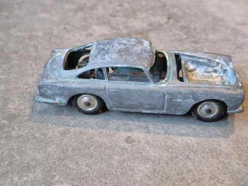 VINTAGE DIECAST - ASTON MARTIN  D. B. 4.   CORGI TOYS RESTORATION,SPARES ETC