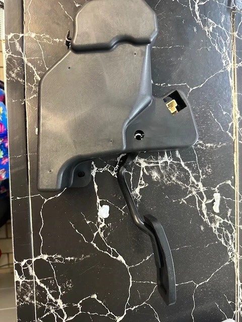 pedal assembly to suit Toyota Coaster 2013 - Genuine part number 78010-36011 - image 2 of 3