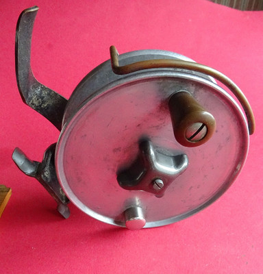 GUTE VINTAGE HARDY ''THE EDDYSTONE'' BIG GAME SEA CENTERPIN REEL MIT KLEINEM FEHLER