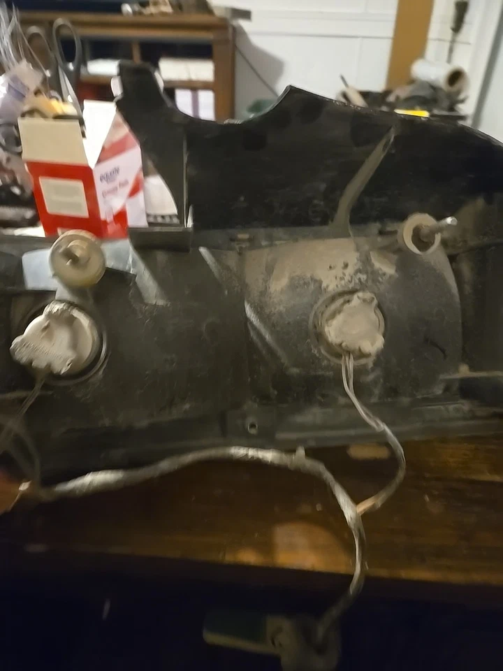 Luz trasera derecha pasajero Mercury Grand Marquis 1995-1997 Foto 4 de 4