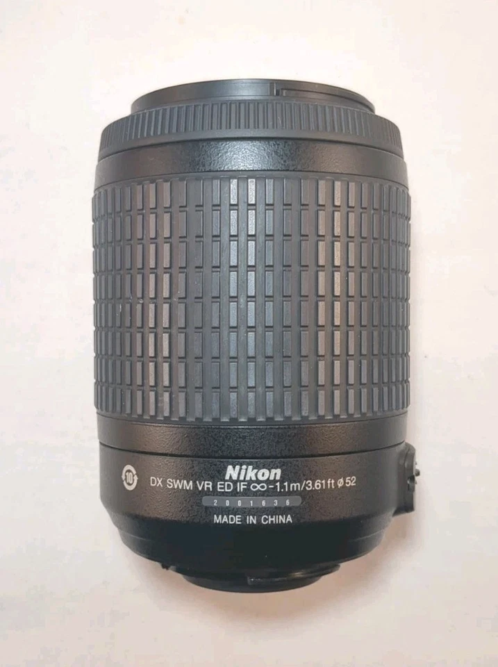 Nikon NIKKOR Zoom AF-S DX VR IF A/M G ED 55-200mm f/4.0-5.6 Lens, Pouch, Manual - Image 3 of 4