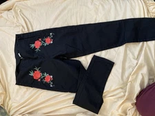 floral embroidered pants/ rosas rojas pantalones