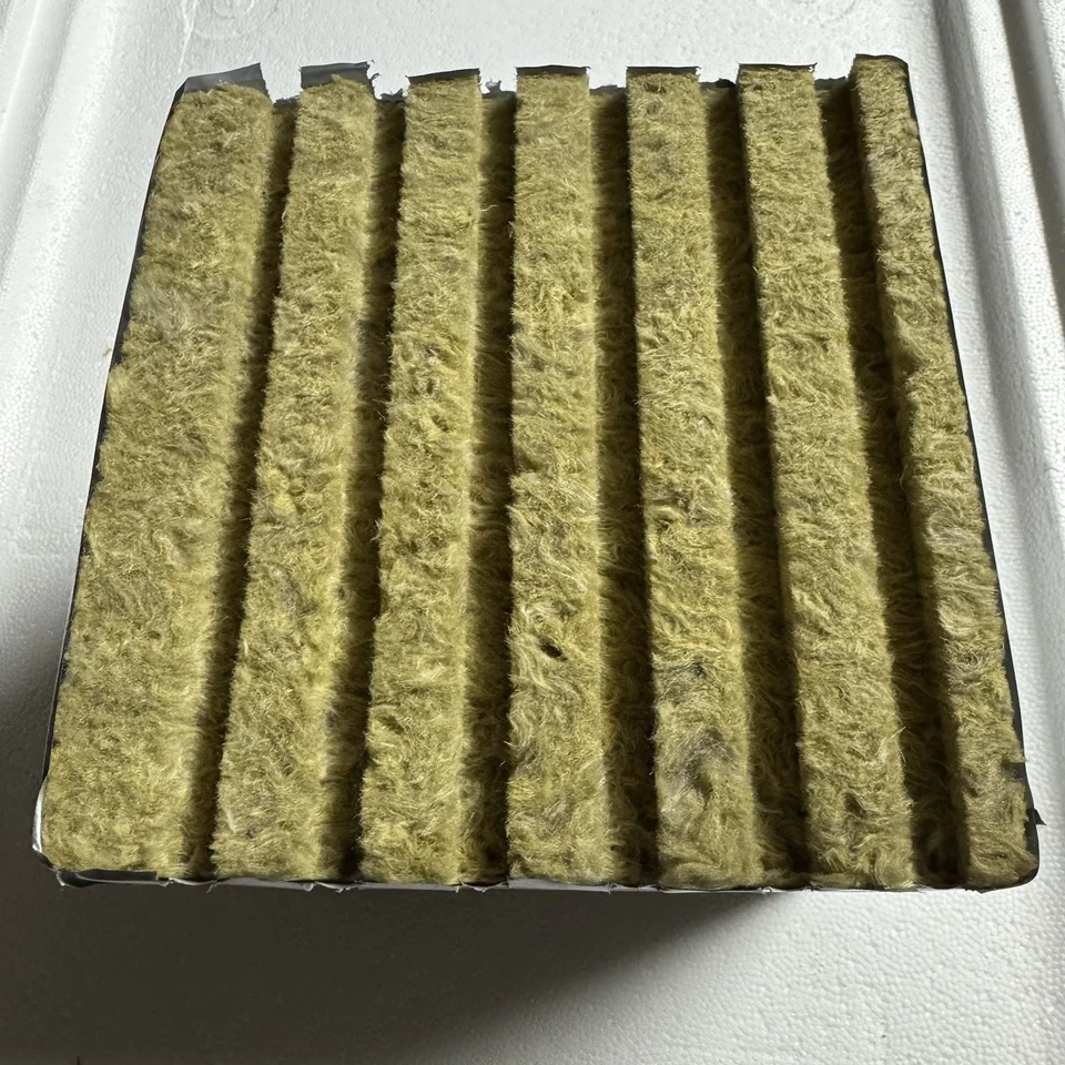 "Cubos de lana de roca Grodan con agujeros - Estuche hidropónico HUGO 48ct 6 x 6 x 5,8""" Foto 3 de 3