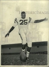 1960 Press Photo Halfback Judge Dickson kicks off Gopher Big Ten Season