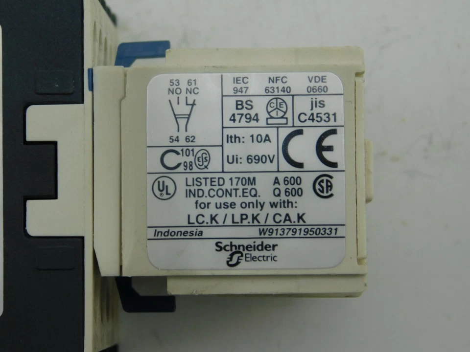 Telemecanique Circuit Breaker LC7K09 3 4/12ft7 220V LA1KN111 - Image 4 of 4