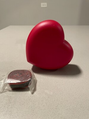 Tupperware Heart Carrier Keeper