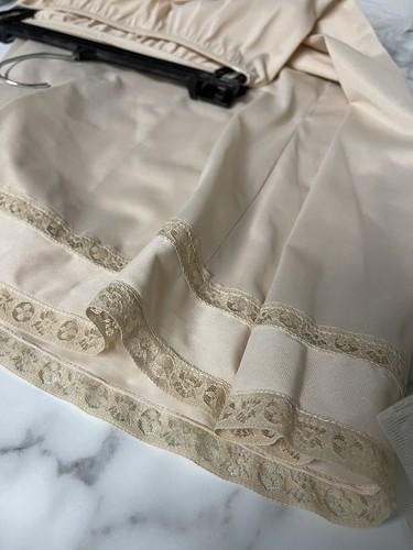 Vtg Petticoat Half Slip Beige Size Small Lace Trim Unbranded - Picture 3 of 4