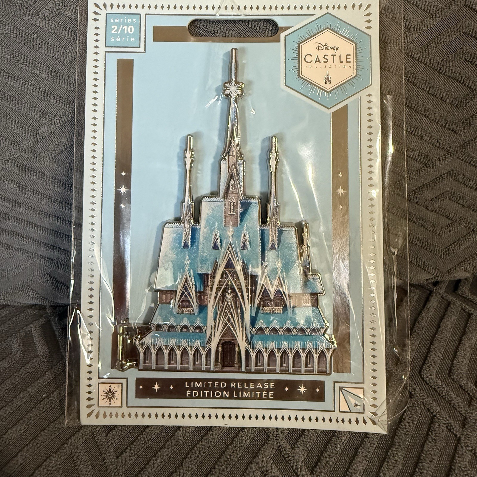 NEW Disney Castle Collection Series 2/10 Frozen Arendelle Jumbo Pin Limited ED