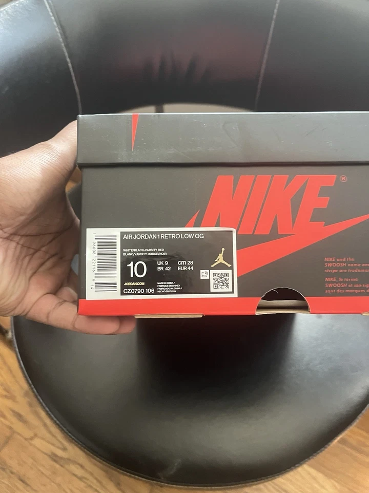 Air Jordan 1 Retro OG Puntera Baja Negra Talla 10 Foto 2 de 4