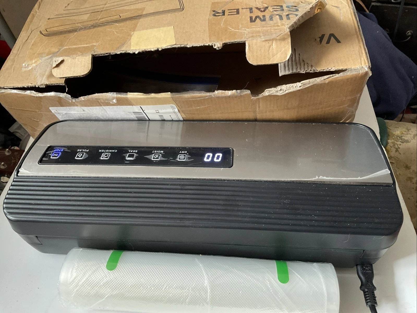 Space Saving Vacuum Sealer Machine with Sealer Roll for Food Storage