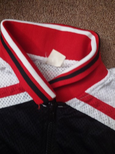 VINTAGE GENERIC ATHLETIC WEAR JERSEY! ZIP-UP NECK! RED! BLACK/WHITE STRIPES XL - Picture 4 of 4