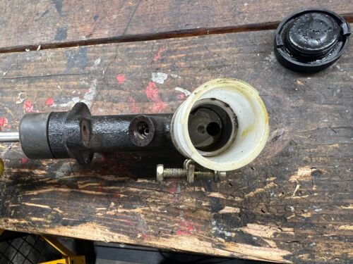 Omix 16908.02 Clutch Master Cylinder fits 87-90 Jeep Wrangler YJ - Picture 3 of 3