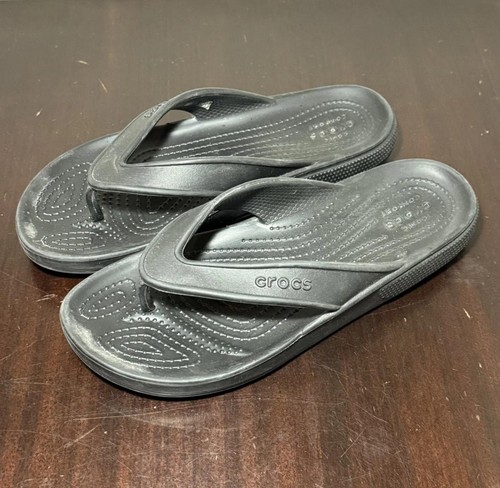 Crocs Flip Flop Sandals Shoes Womens Size 7 Iconic Comfort Lightweight Beach - Picture 2 of 9