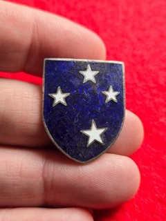 Theater made Vietnam War 25th Infantry Division Americal DUI DI Crest pin