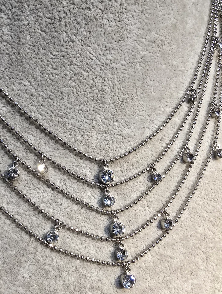 Collar de cadena Premier Designs multi fila tono plata con pedrería colgantes Foto 2 de 4