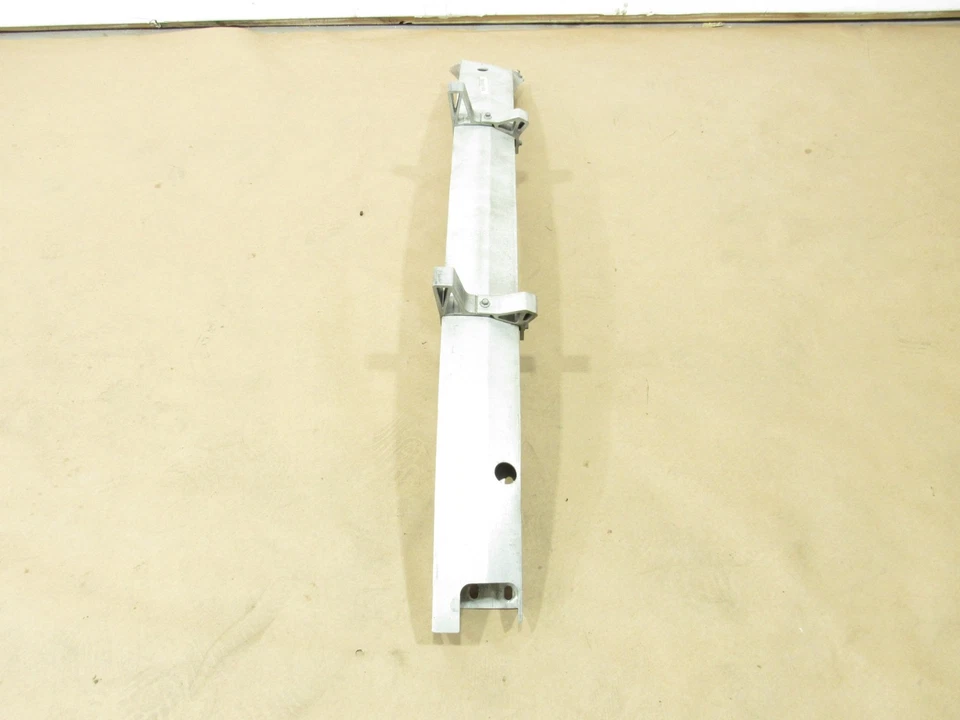 Barra de impacto de refuerzo de parachoques trasero Aston Martin Vanquish 2014 14-18; $9 Foto 2 de 4