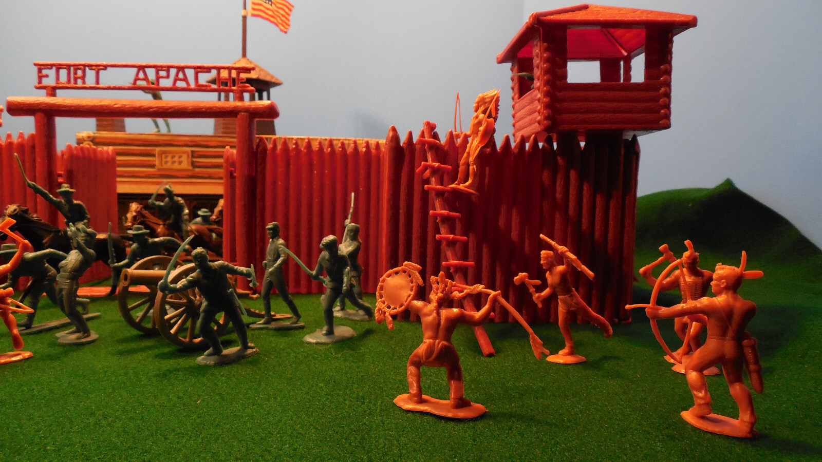 VINTAGE FORT APACHE MARX PLAYSET FORT, CAVALRY, INDIANS, ACCESSORIES