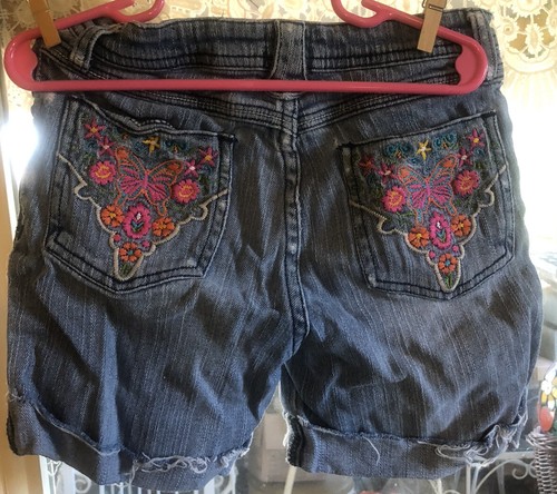 vintage upcycled girls jean shorts - Picture 2 of 4