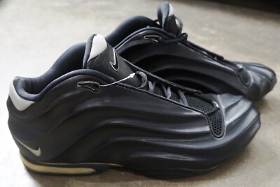 whose signature shoe is the foamposite