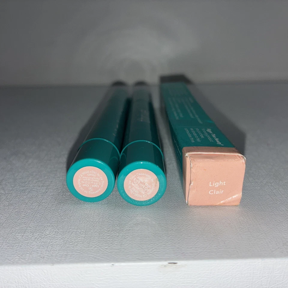 3- New Brilliant Under Eye Brightened, Illuminating Corrector, Color; Light  - Image 3 of 4