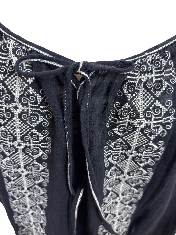 Blusa camponesa Max Studio feminina bordada estilo boho preta e branca tamanho XL - Imagem 4 de 4