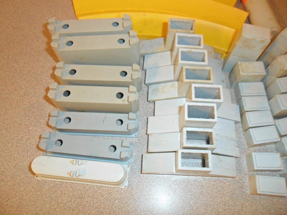 70 piezas diversas de elevadores de oruga AURORA AFX vintage, bermas de oruga, ??? Foto 2 de 4