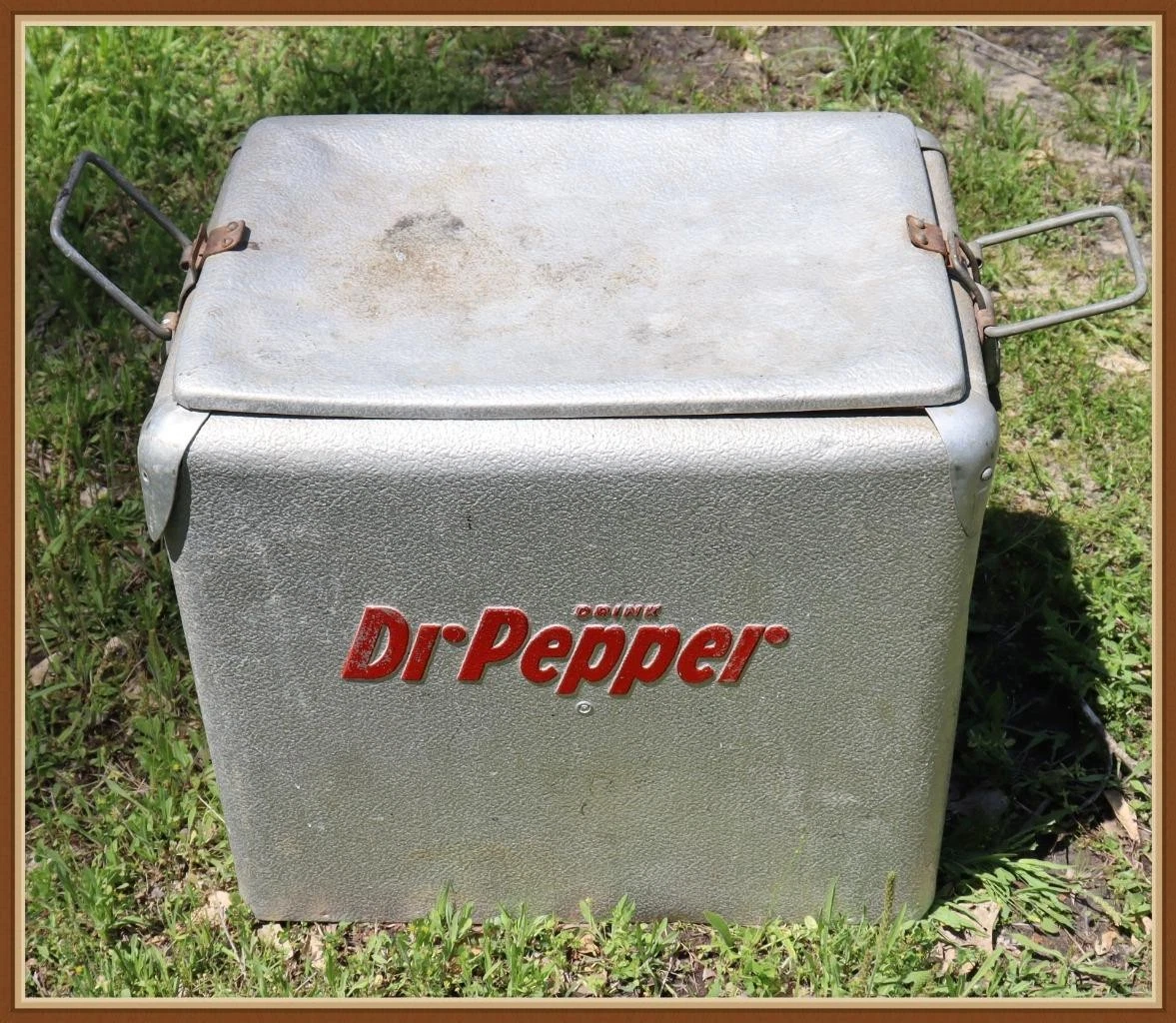 DR. PEPPER - VINTAGE METAL COOLER - EMBOSSED RED LETTERS - SODA ICE CHEST RARE!