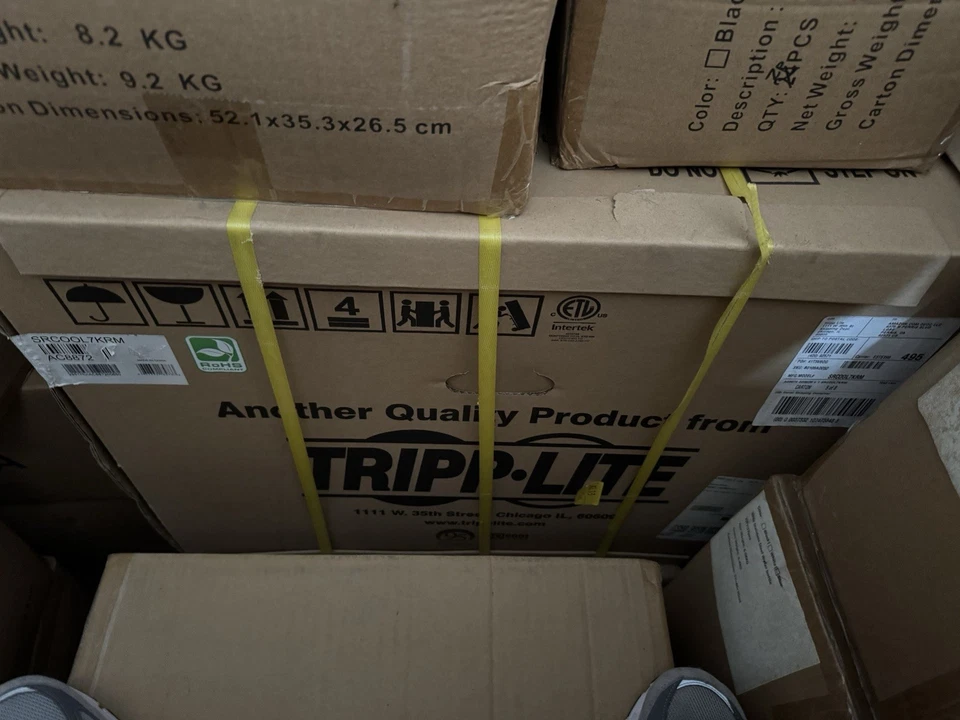 Unidad de aire acondicionado montada en rack Tripp Lite SmartRack 7.000 BTU 120V Foto 3 de 3