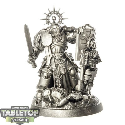 Space Marines - Captain with Relic Shield - grundiert