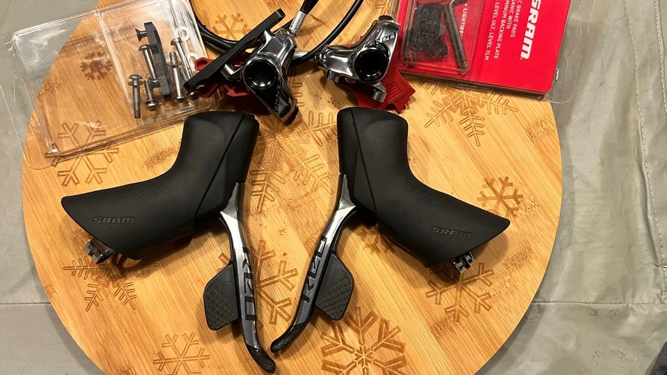 Cambios/palancas hidráulicas electrónicas de 12 velocidades SRAM Red AXS HRD D1 465 excelente estado Foto 3 de 4