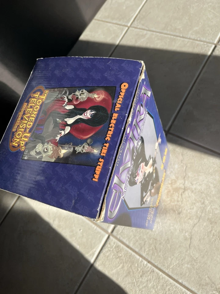 ELECTRIC TIKI ELVIRA MAQUETTE STATUE MISTRESS OF THE DARK Tooned-Up Television - Image 2 of 4