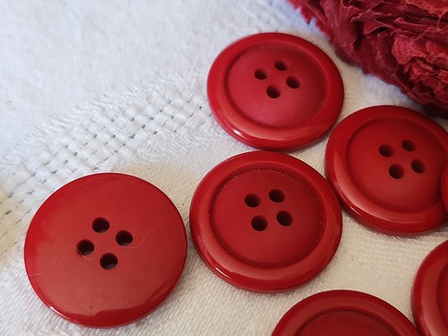 Lot 8 boutons vintage rouge à trous diamètre 2,3 cm ref 5279 - Picture 4 of 4