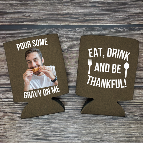 Custom Photo Thanksgiving Can Cooler, Thanksgiving Feast Coolie, Fall Party Gift - Foto 3 di 18