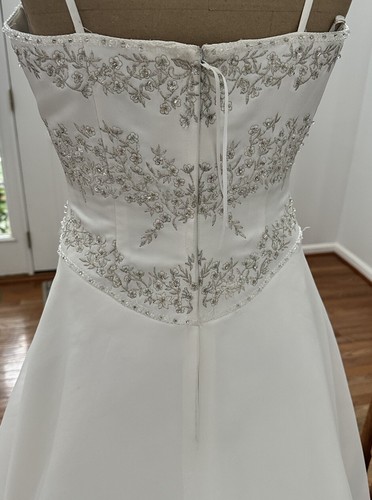 Distinctive Design Wedding Dress Gown Sz 8 Lace Satin Embroider Daisy Ivory - Picture 7 of 24