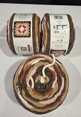 Lot of 3 Cakes  Bernat Blanket Granny Yarn ''Choco Berry'' Weight Super Bulky 6