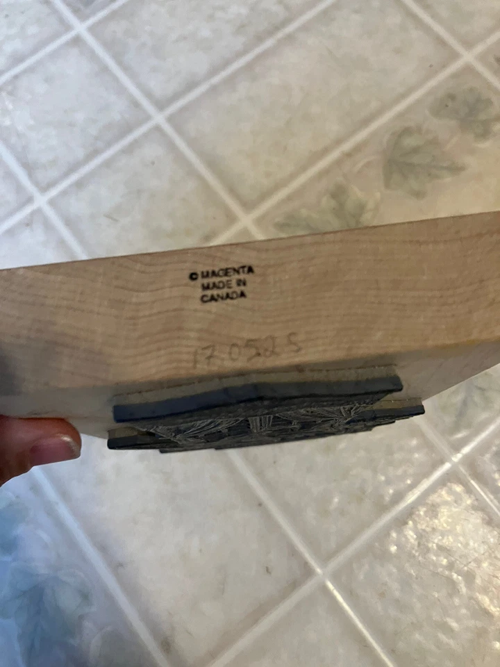 Sello de goma magenta victoriano madre sosteniendo bebé línea realista dibujo 17052S Foto 2 de 4