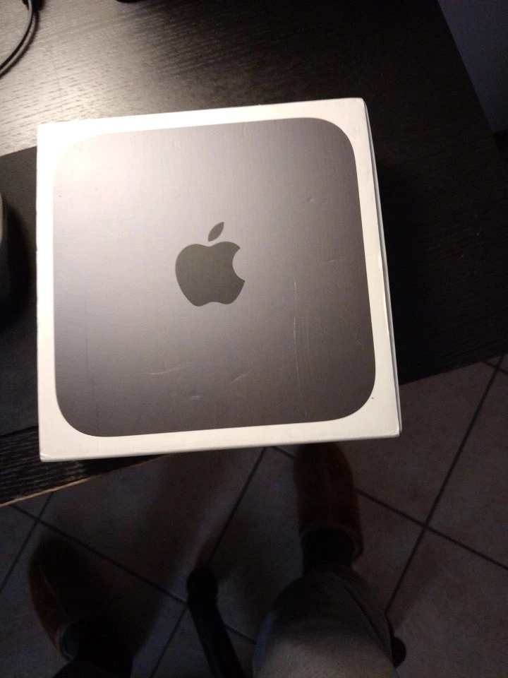 Apple Mac Mini (512GB SSD, Intel Core i5 8a Gen., 3,00 GHz, 8GB) Grigio -... - Immagine 2 di 3