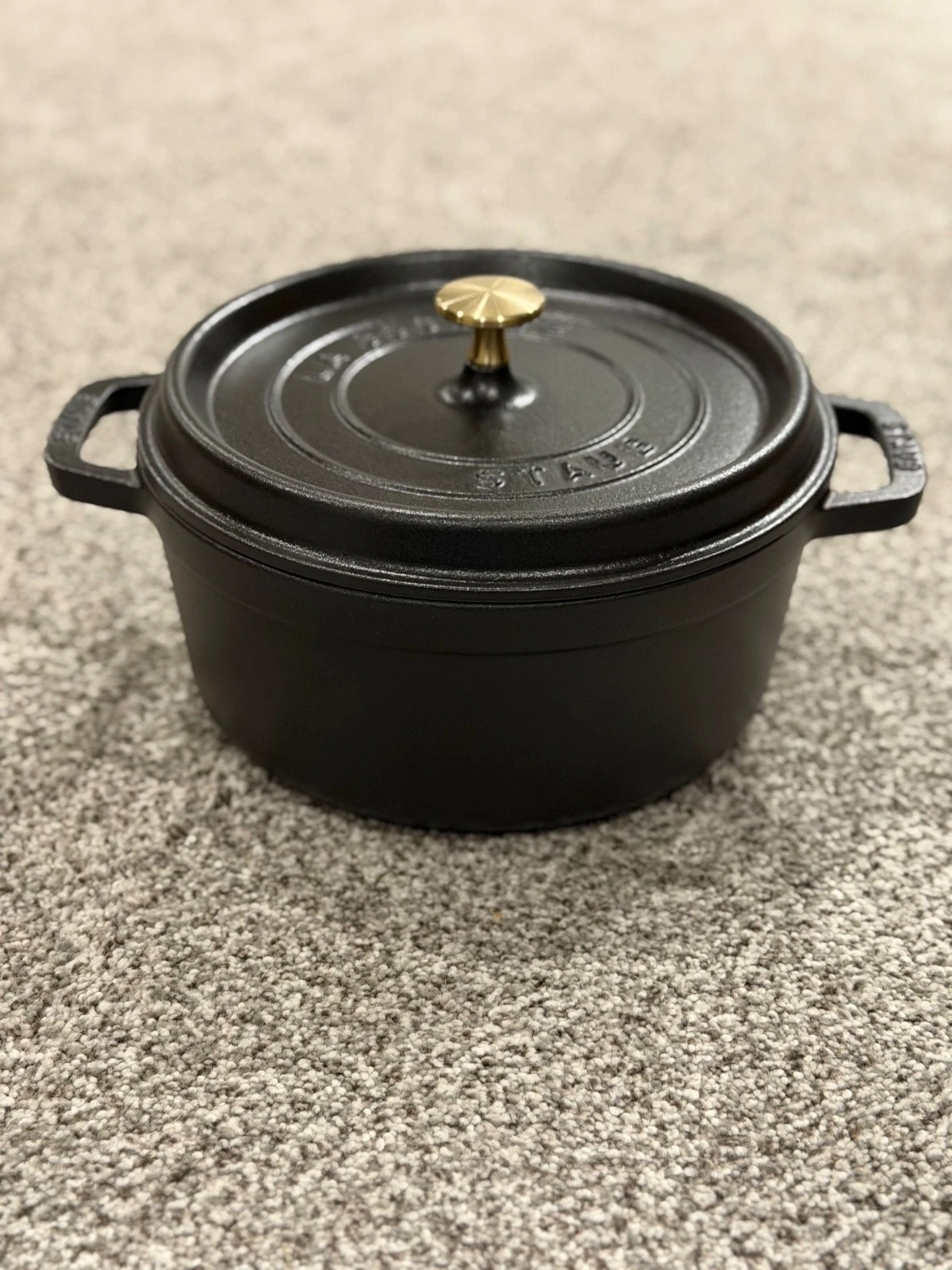 New STAUB Enamel Cast Iron 4.0 QT Matte Black Round 24CM Cocotte Dutch Oven