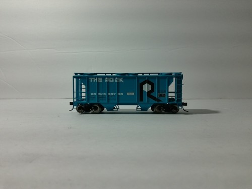 Atlas 1843-1 HO Scale PS-2 2-Bay Covered Hopper Car Rock Island The Rock #500700