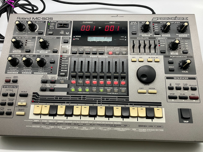 Roland MC-505 Groovebox 1999 Made in Japan w/Power Cable Working
