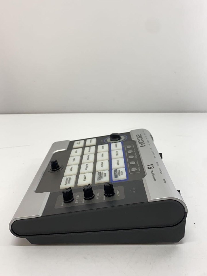 ZOOM V3 Vocal Processor Voice Effects Multi-Effect Voice Changer Free ...