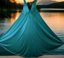 Vintage Green Large Full Sweep V-Neck Stretch Waist Nylon Lingerie Nightgown M