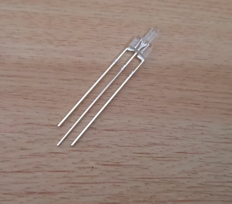 diodo led bicolore rosso/bianco o caldo 3pin catodo/anodo ø2 trasparente tower - Immagine 4 di 4