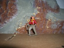 CRESCENT WILD WEST COWBOY WITH LASSO-TOY VINTAGE LEAD FIGURE ENGLAND